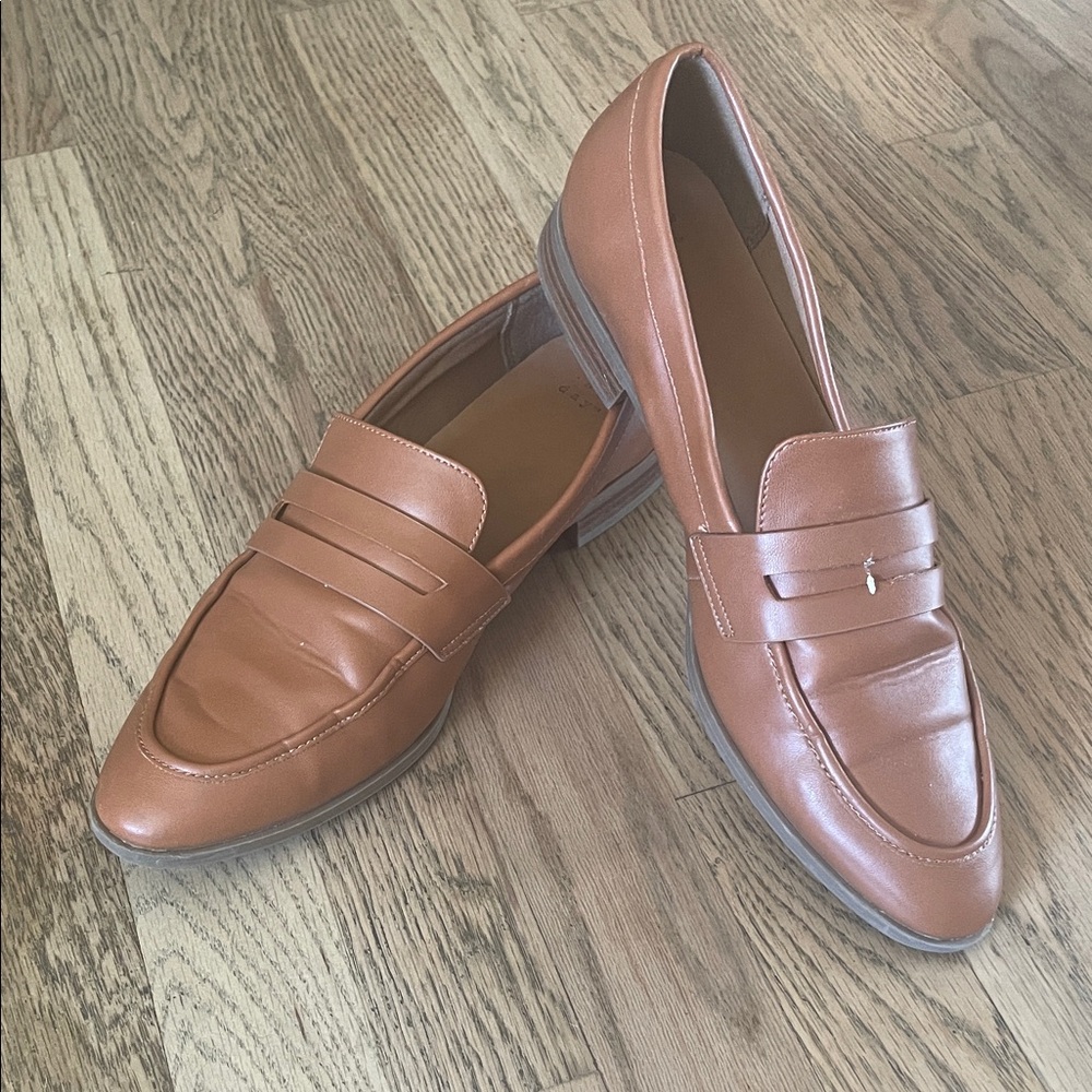 a new day Clover Tan Loafers/Flats for Women EXCELLENT CONDITION